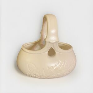Hull Pottery F66 Strawberry Basket Ivory Embossed USA Vintage 6.5” MCM